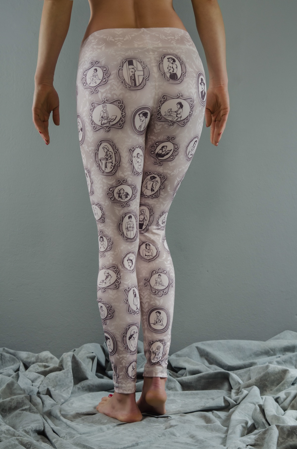 All About Women ilustrovane helanke — Talking Walking