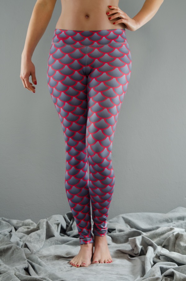 Urban Mermaid — ilustrovane helanke Talking Walking